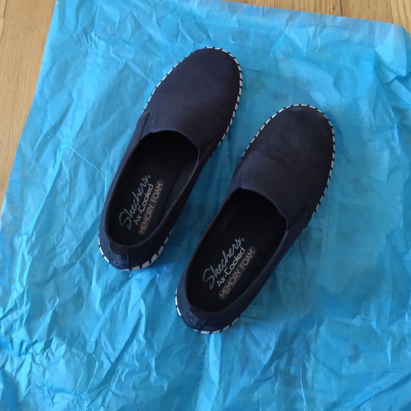 Skechers Waking Shoes & Report Shoes (size 6) - Picture 2 of 12